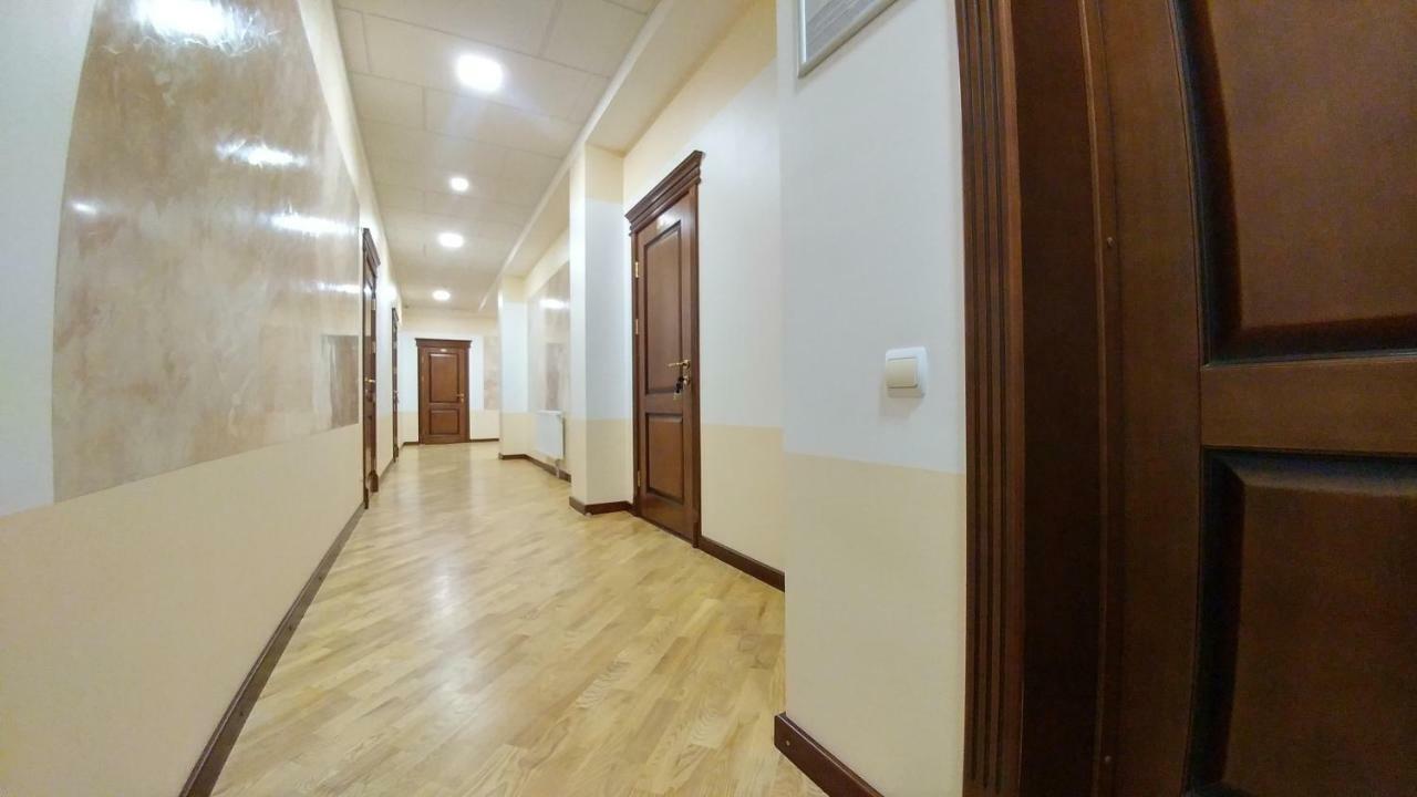 Hotel Meridian Brody Bagian luar foto