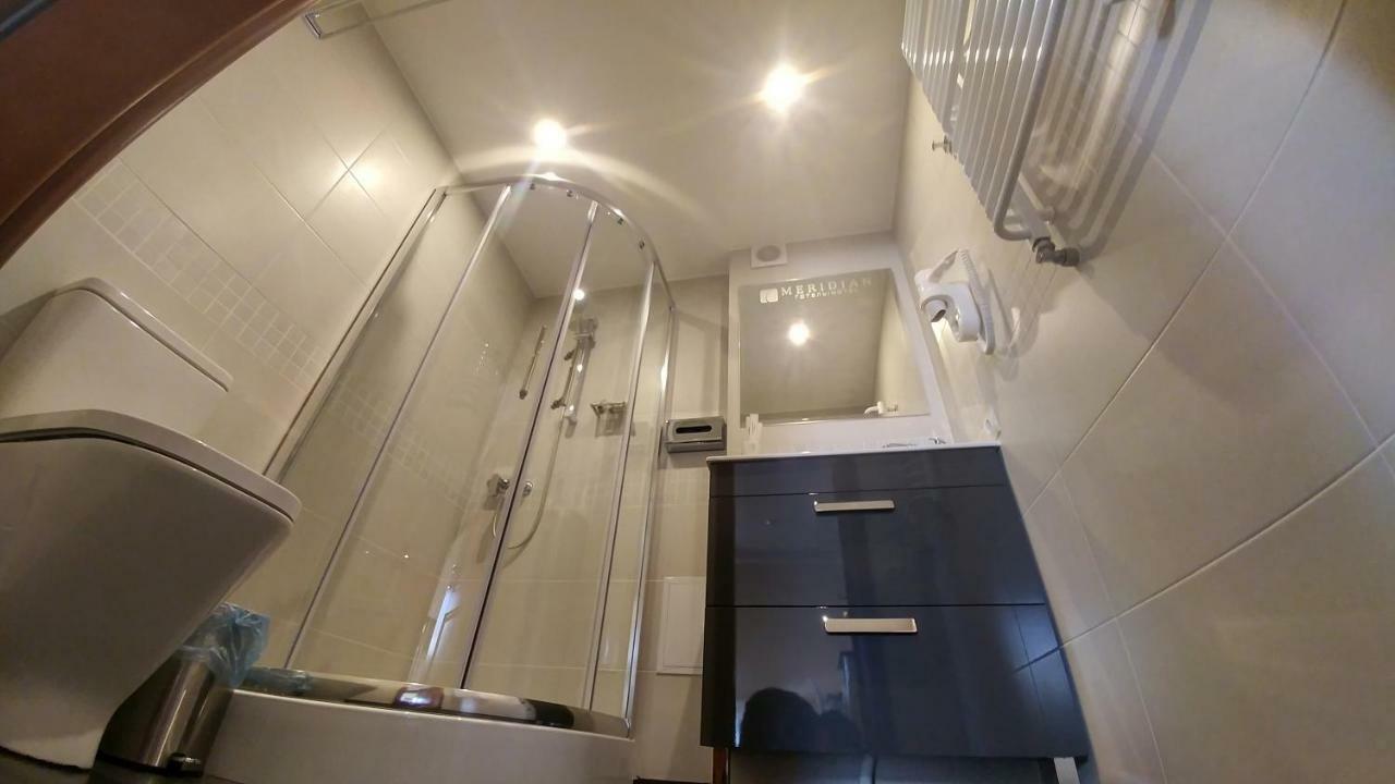 Hotel Meridian Brody Bagian luar foto