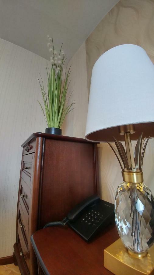 Hotel Meridian Brody Bagian luar foto
