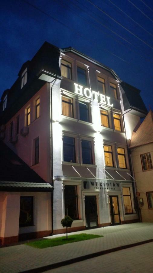 Hotel Meridian Brody Bagian luar foto