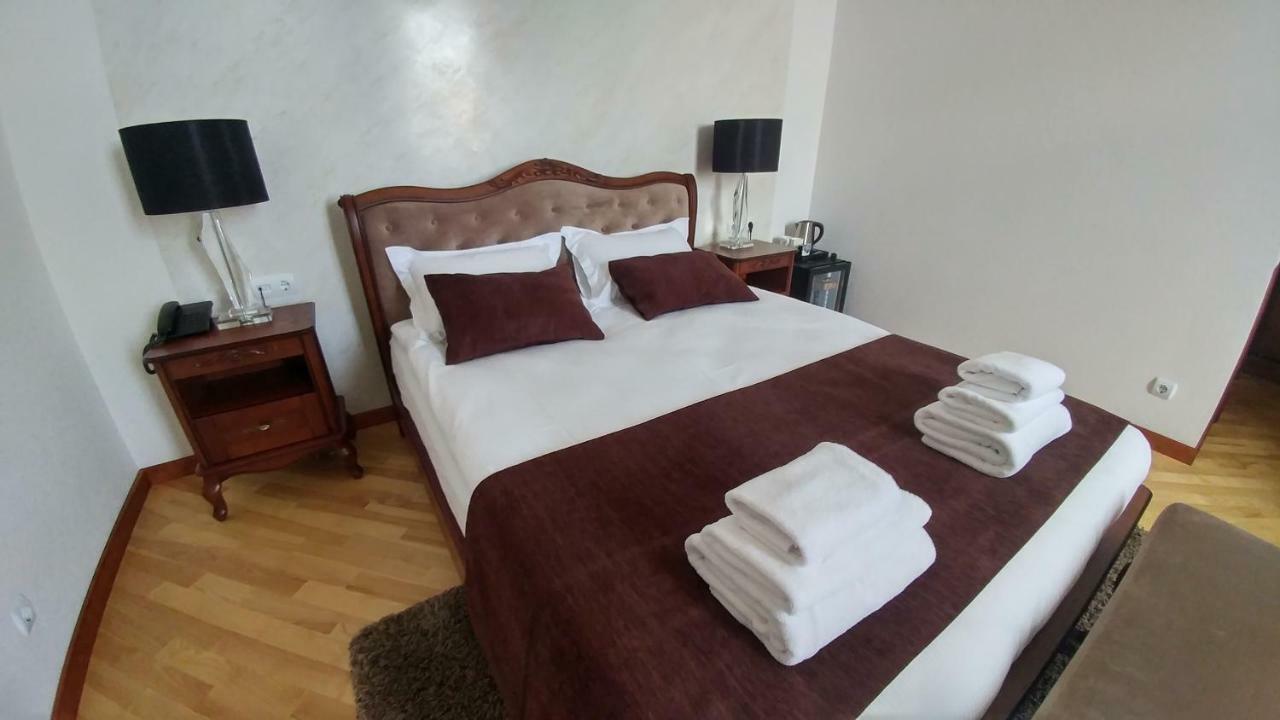 Hotel Meridian Brody Bagian luar foto