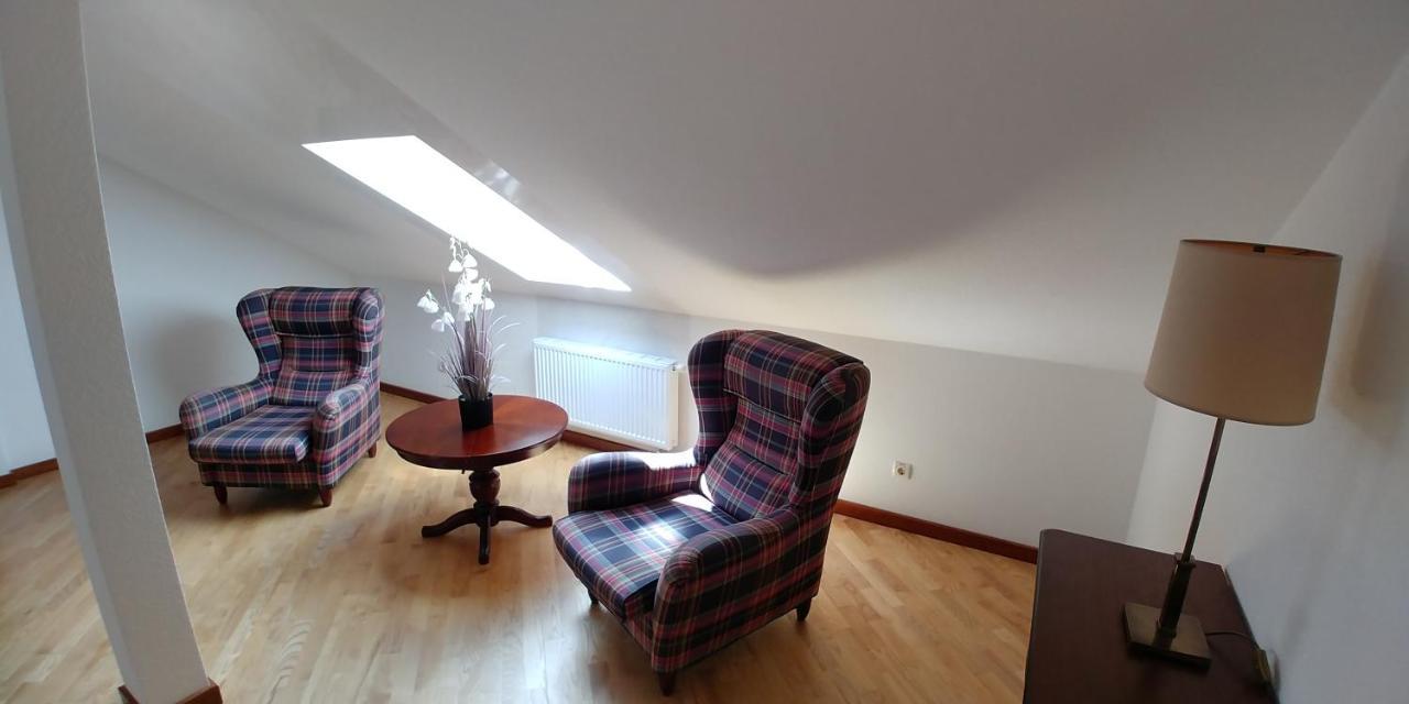 Hotel Meridian Brody Bagian luar foto