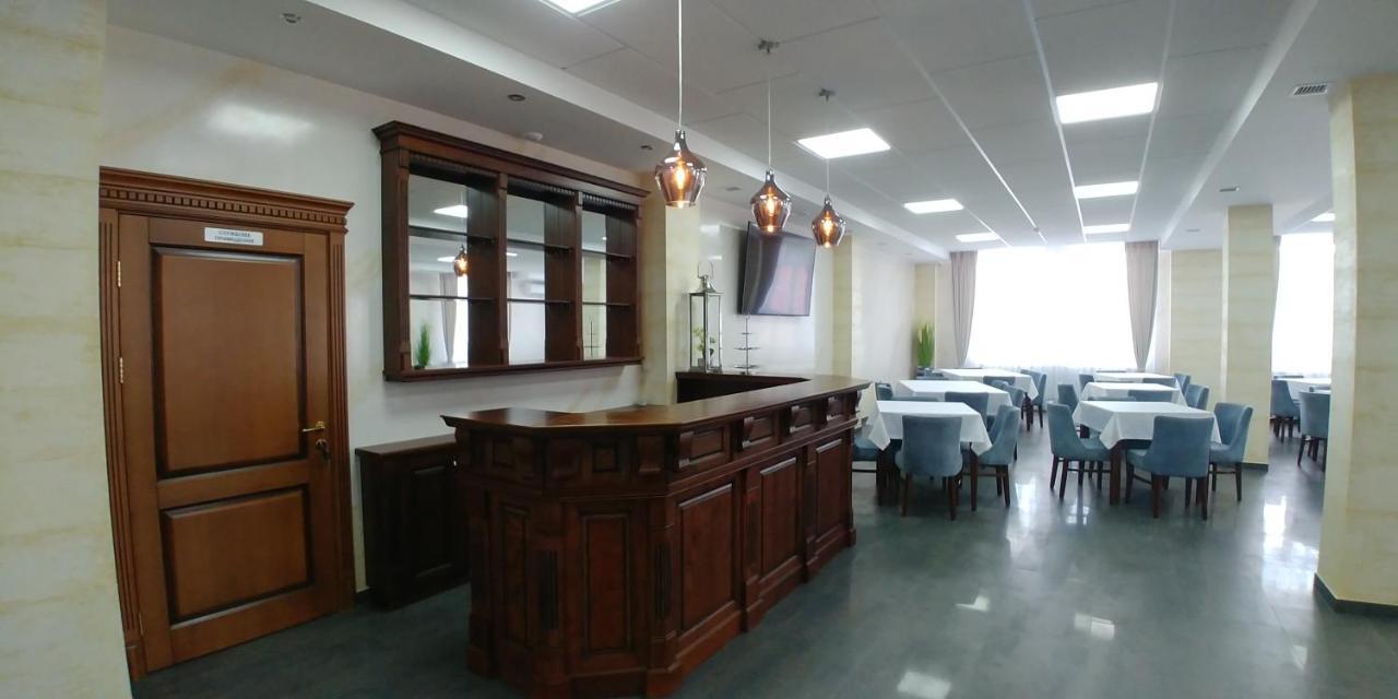 Hotel Meridian Brody Bagian luar foto