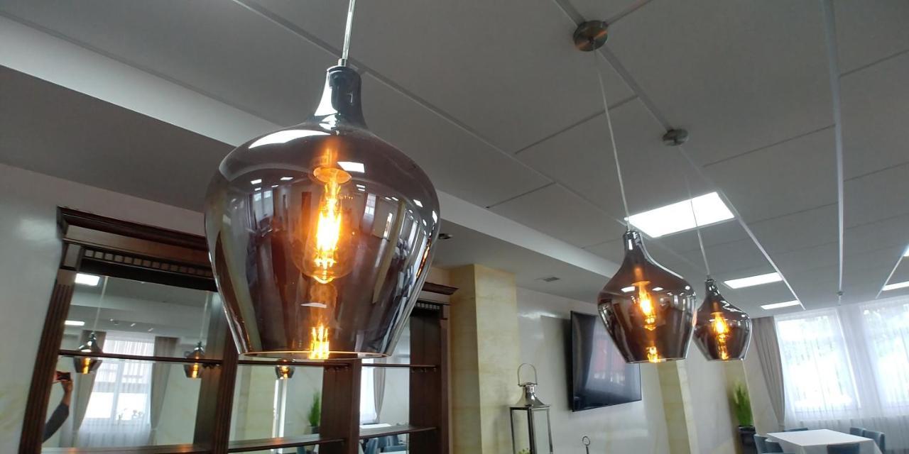 Hotel Meridian Brody Bagian luar foto