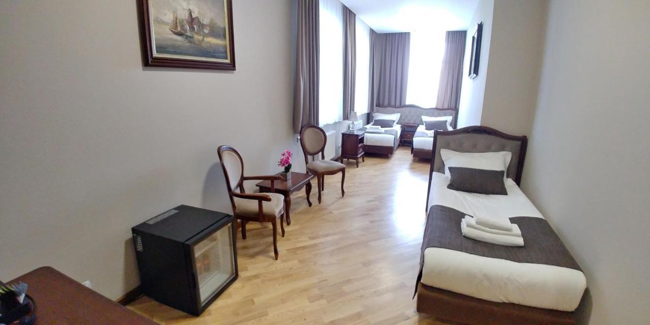 Hotel Meridian Brody Bagian luar foto