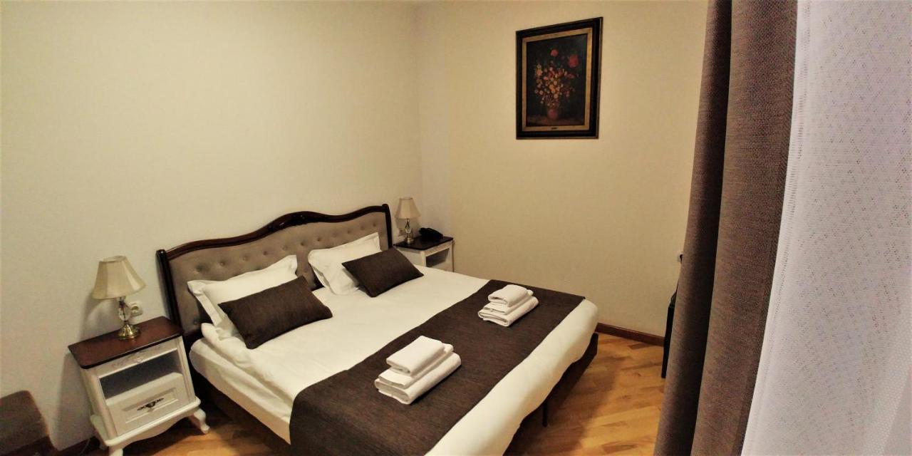 Hotel Meridian Brody Bagian luar foto