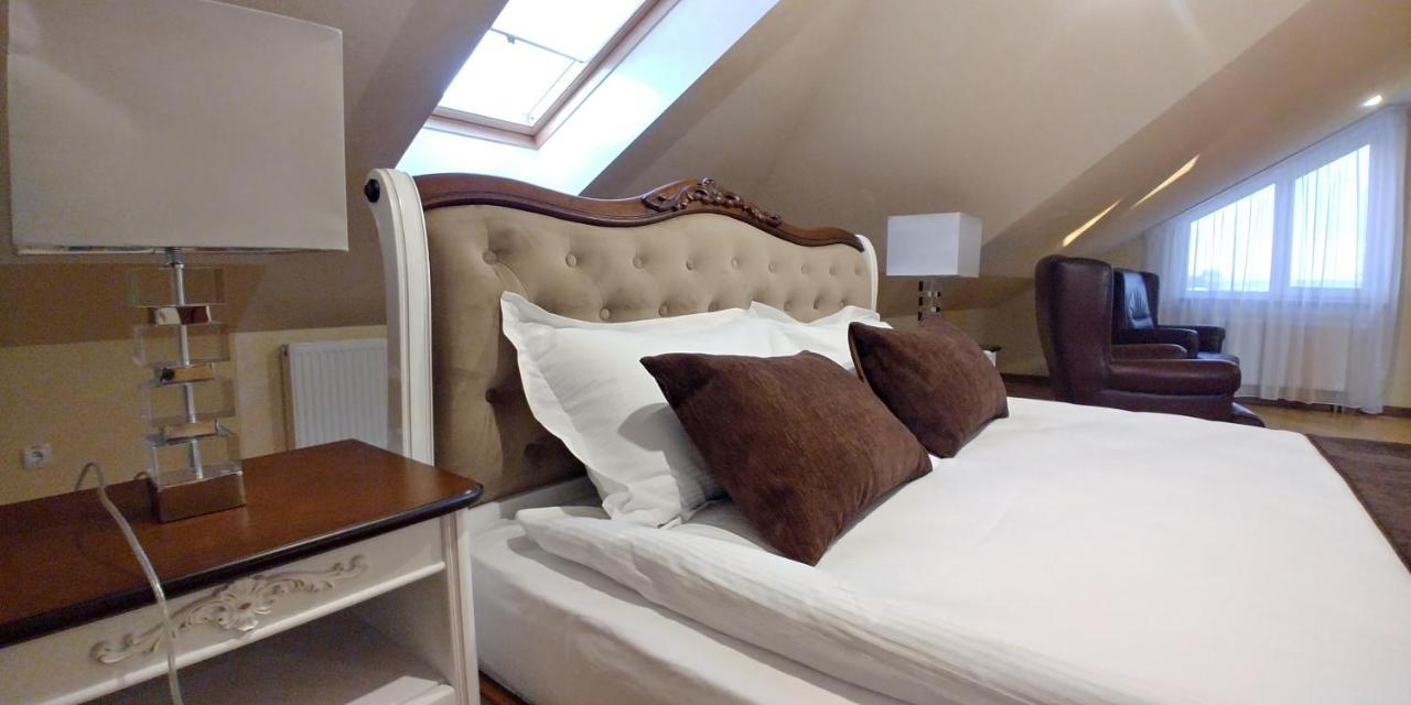 Hotel Meridian Brody Bagian luar foto